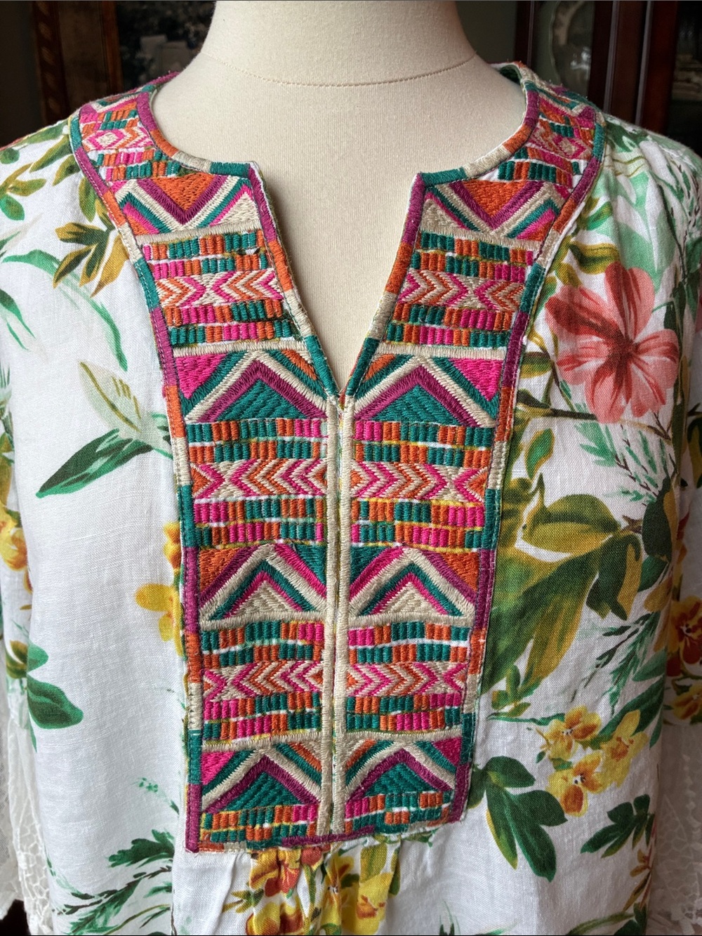 John Mark Linen Floral Tunic with Colorful Embroidered Bib Size Medium - Picture 3 of 7